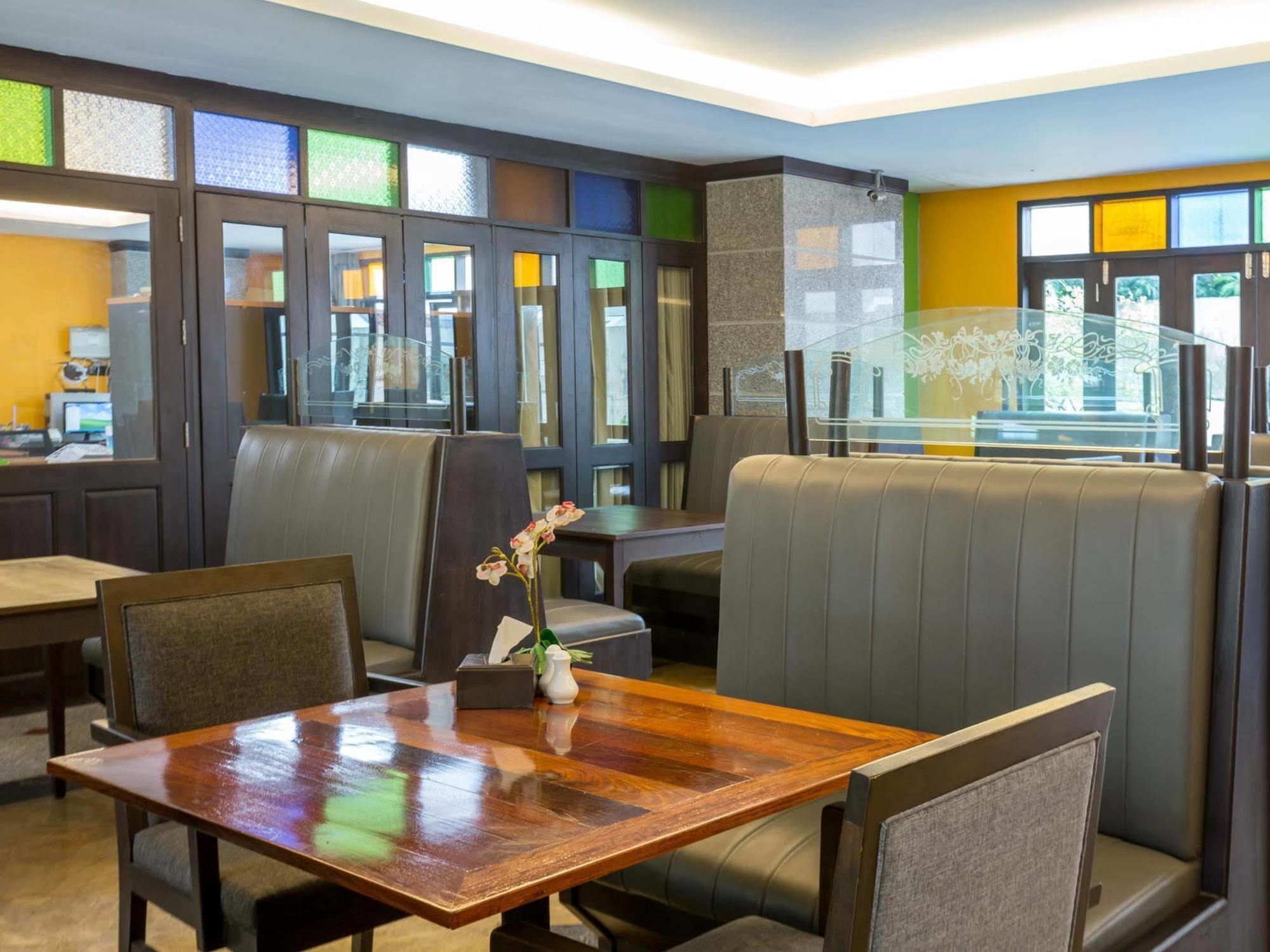 All Together Suite Hotel Bangkok Exterior foto