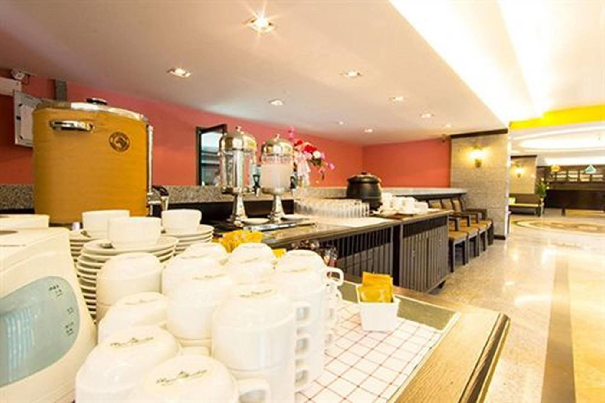 All Together Suite Hotel Bangkok Exterior foto